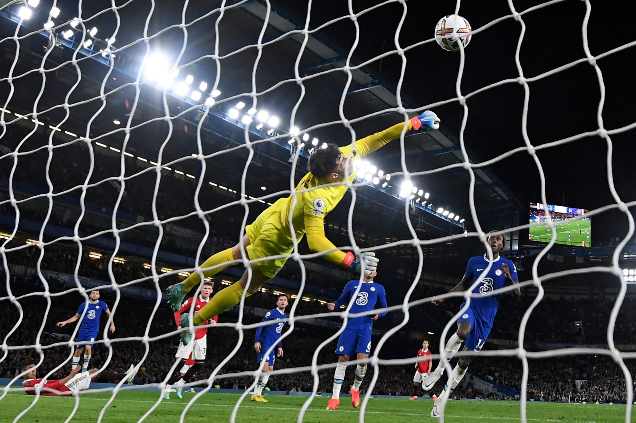 Jorginho marca de pênalti nos minutos finais, mas Chelsea sofre gol ...